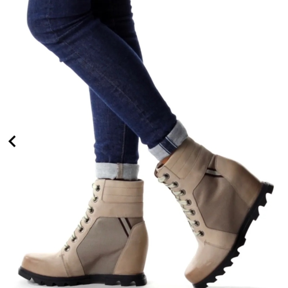 SOREL Joan of Arctic Waterproof Wedge III Lexie Lace-Up Boot Size 9.5